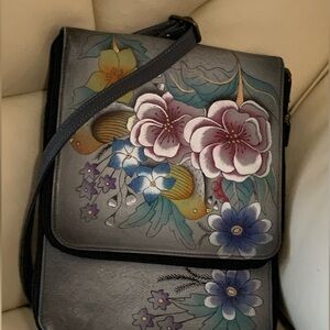 Elegant Floral Crossbody Bag in Gray